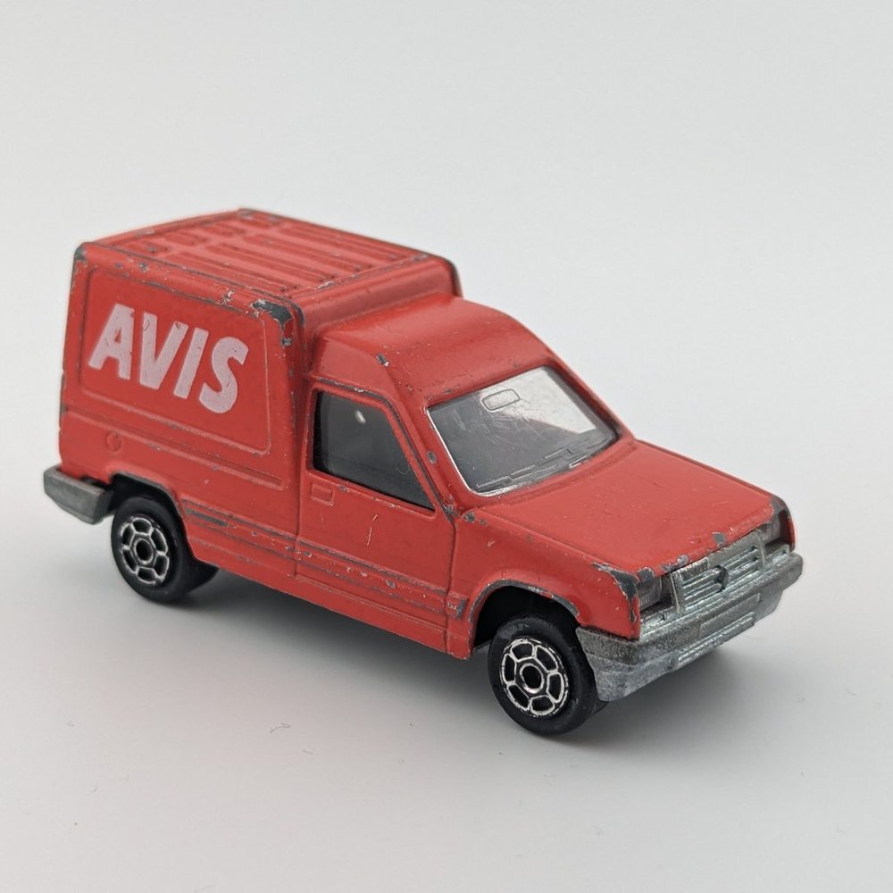 MAJORETTE 1:53 Avis Renault Express Box Van red diecast
